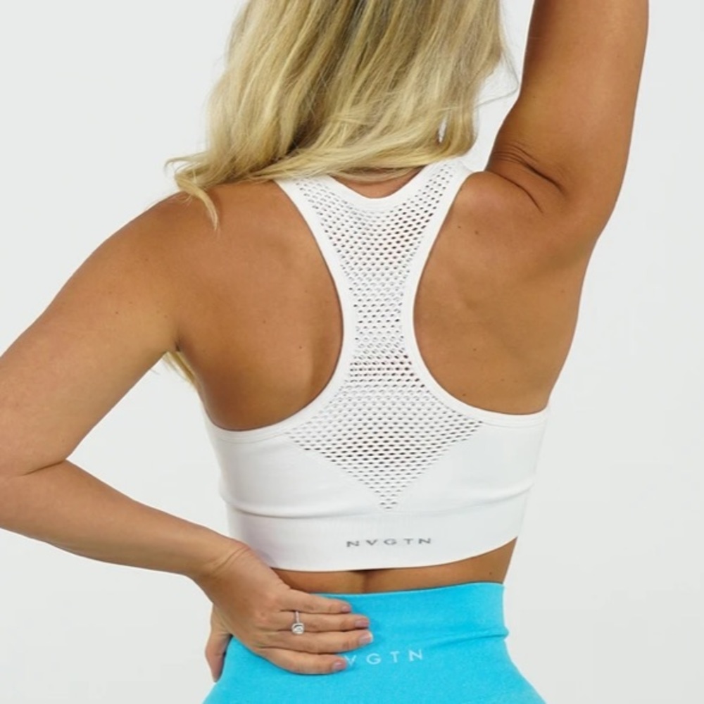 White Arrow Seamless NVGTN sports bra